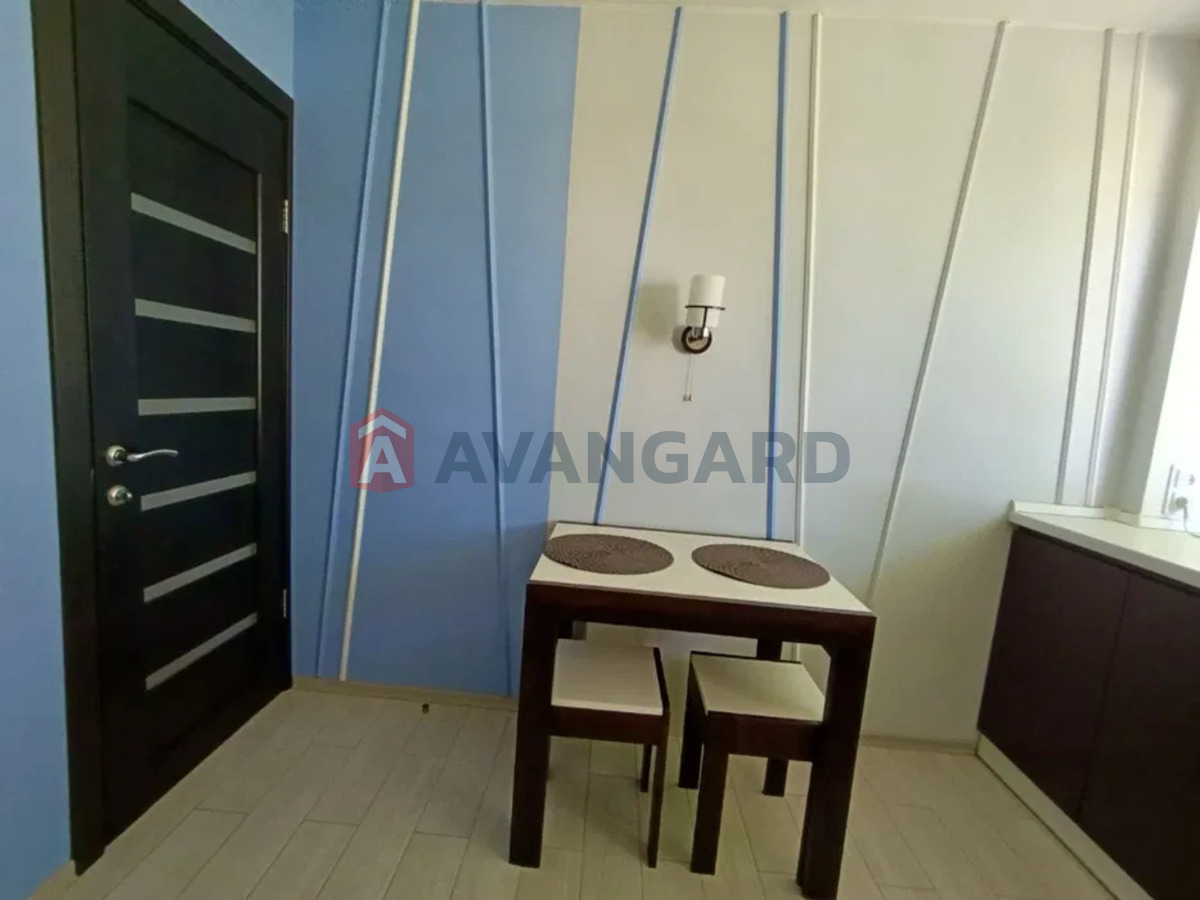 1 ��. ��������, 33/-/8 ��. �., 5/5 ������ ���� 4