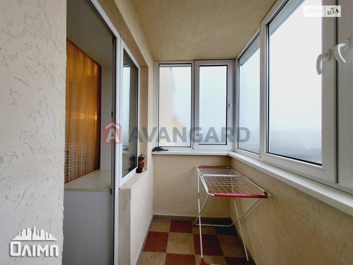 3 ��. ��������, 81/45/15 ��. �., 11/11 ������ ���� 23