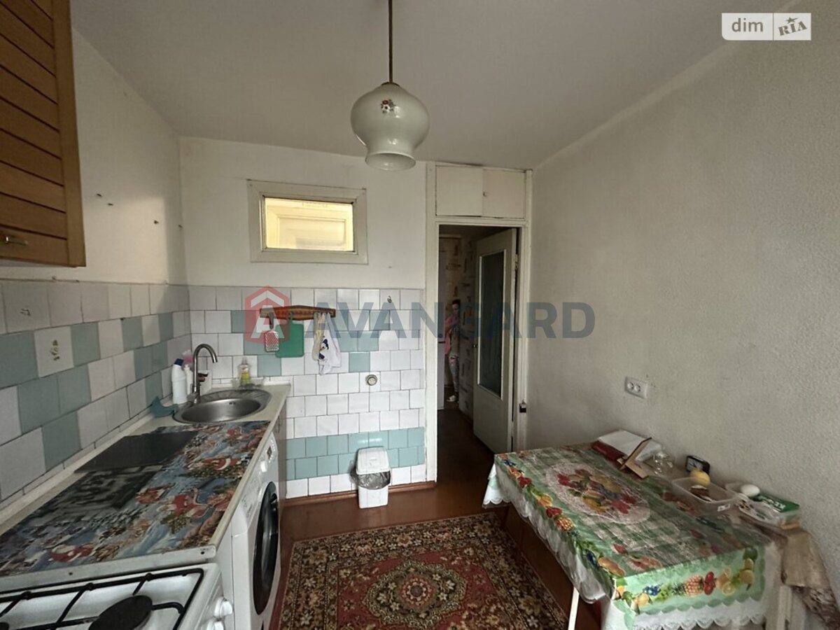 3 ��. ��������, 68/40/10 ��. �., 2/9 ������ ���� 11