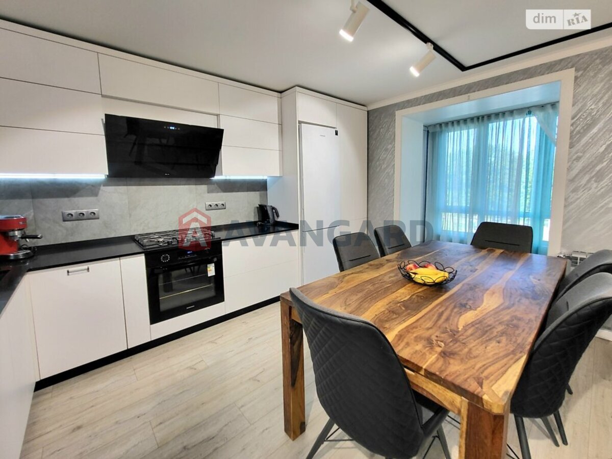 3 ��. ��������, 91/45/40 ��. �., 4/8 ������ ���� 8