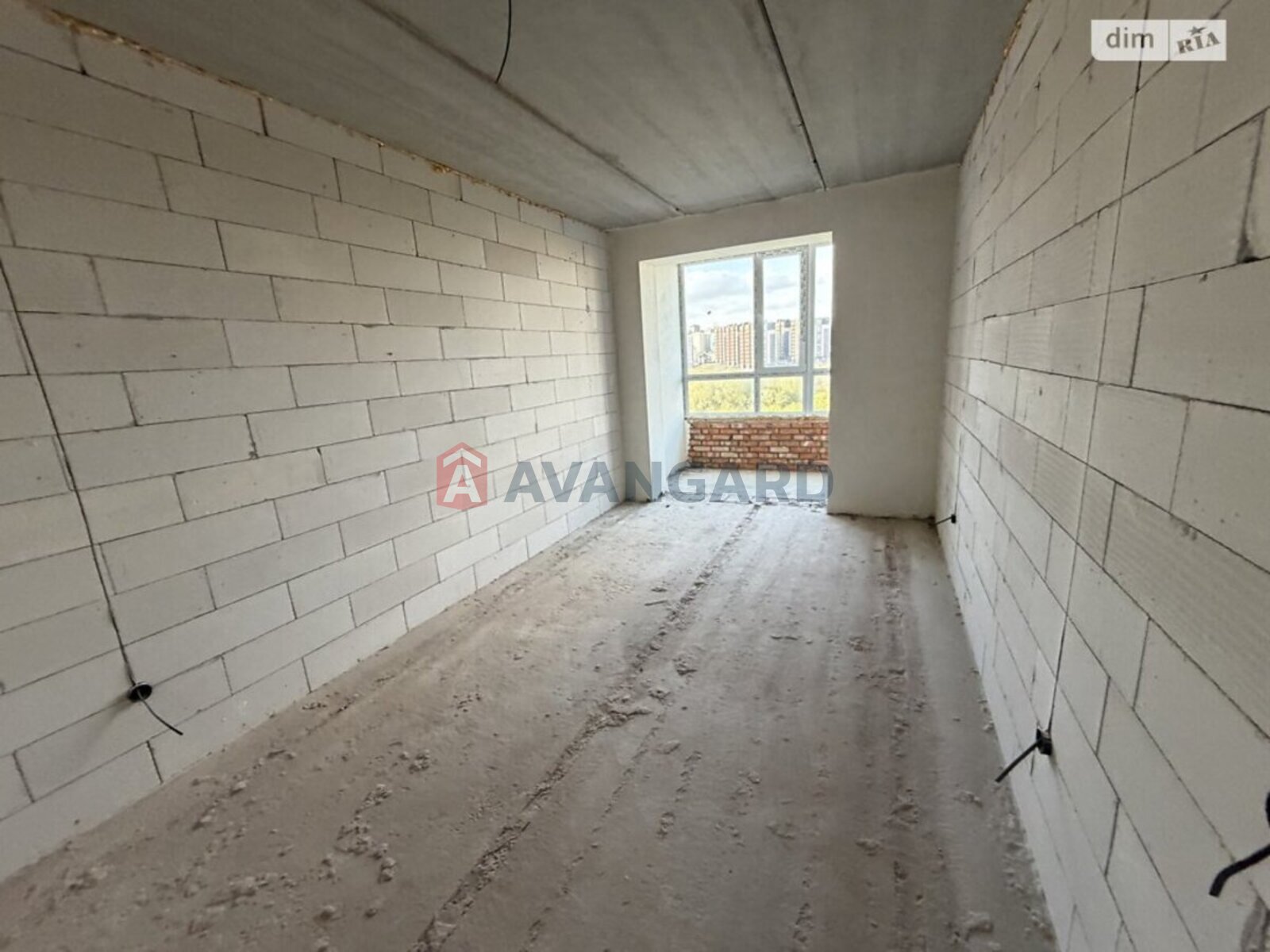 3 ��. ��������, 83/54/14 ��. �., 8/11 ������ ���� 1