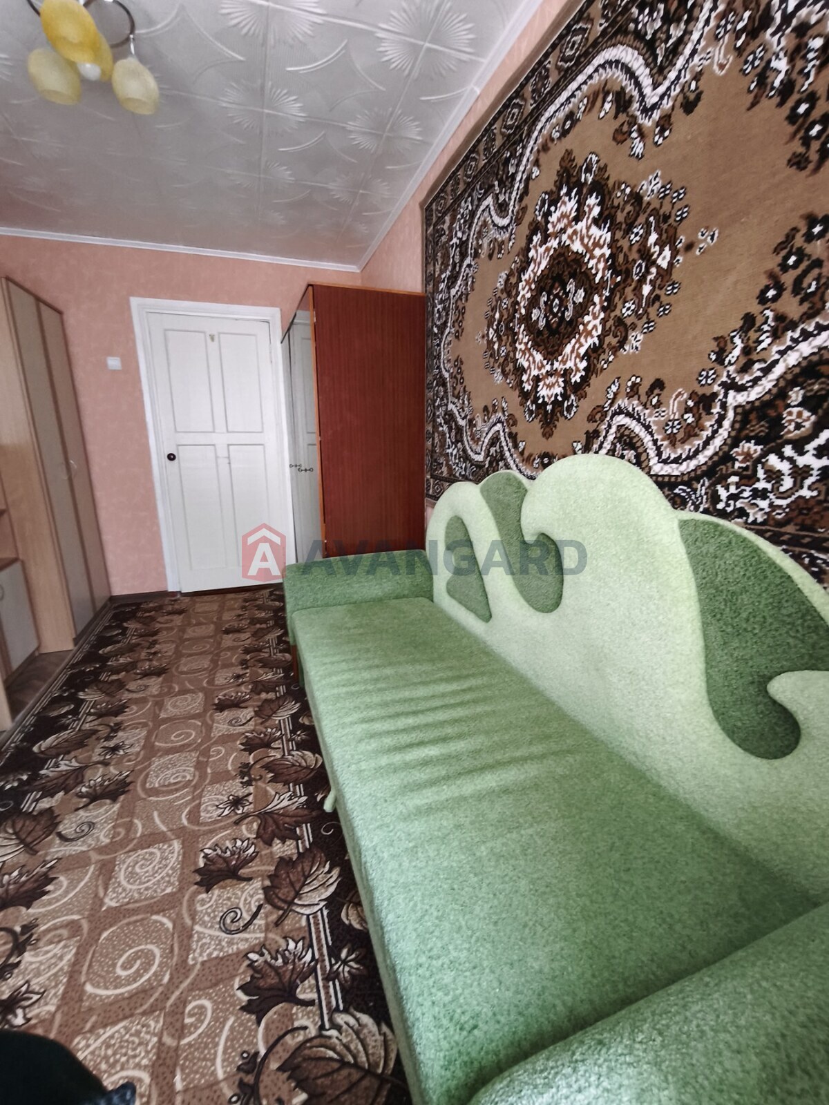 3 ��. ��������, 57/-/7 ��. �., 5/5 ������ ���� 8