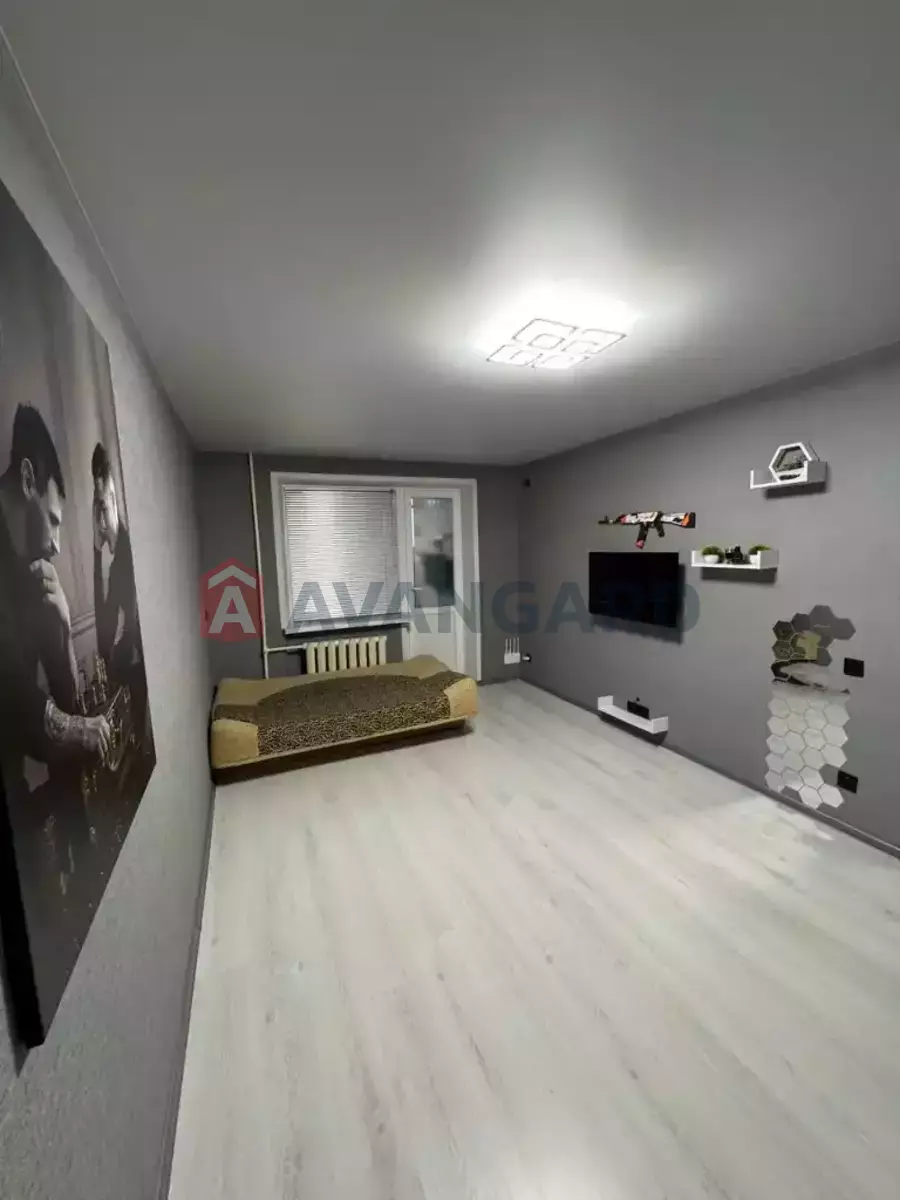 1 ��. ��������, 33/18/6 ��. �., 3/5 ������ ���� 13