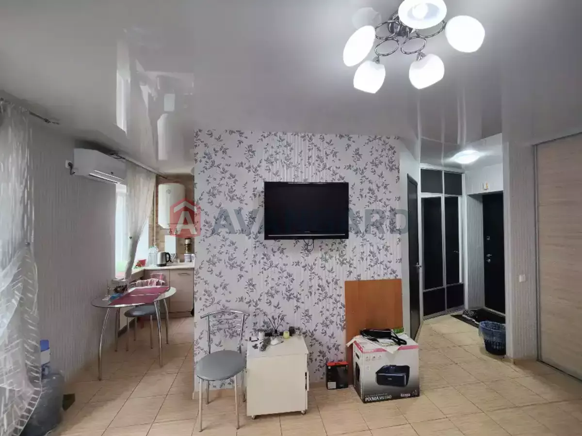 1 ��. ��������, 33/19/6 ��. �., 4/5 ������ ���� 8