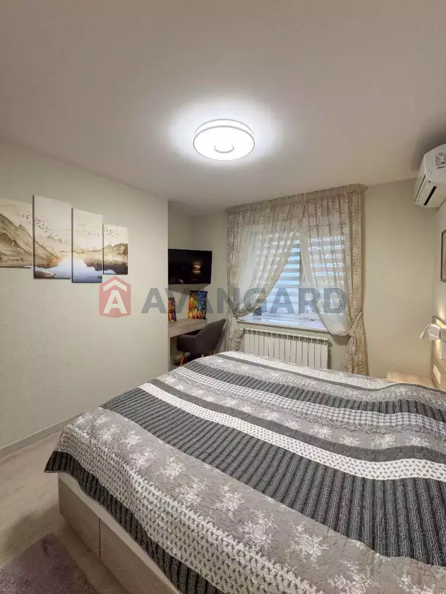 4 ��. ��������, 130/-/50 ��. �., 8/10 ������ ���� 7