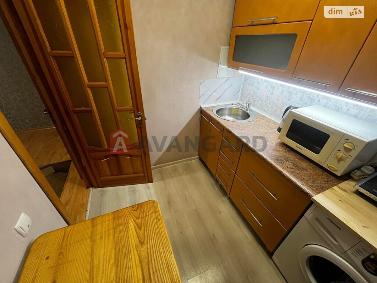 1 ��. ��������, 23/14/4 ��. �., 1/9 ������ ���� 15