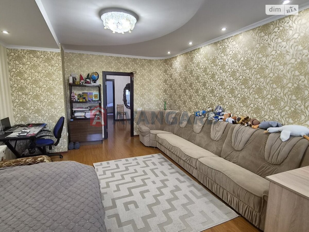 2 ��. ��������, 92/60/20 ��. �., 3/9 ������ ���� 7