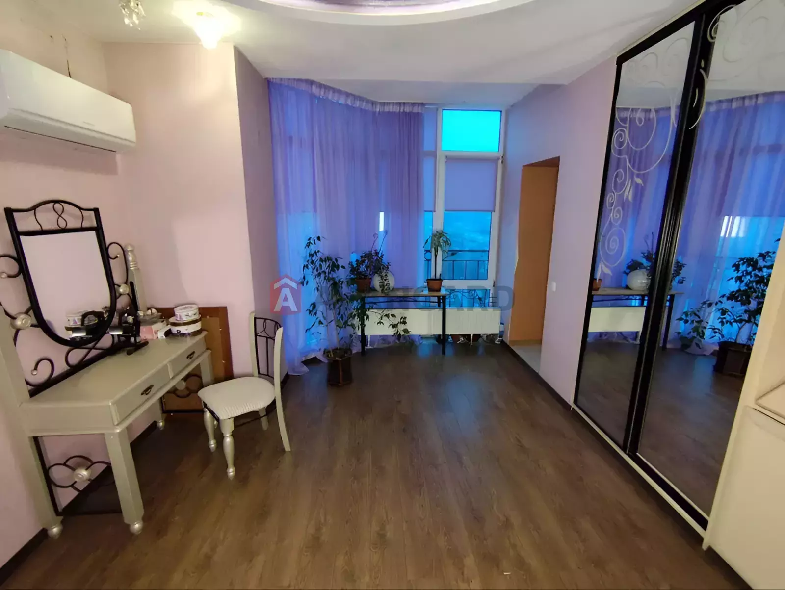 2 ��. ��������, 83/45/18 ��. �., 9/13 ������ ���� 6