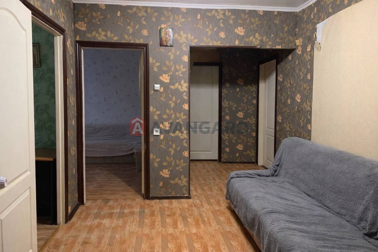 3 ��. ��������, 81.1/45.6/8.7 ��. �., 2/9 ������ ���� 6