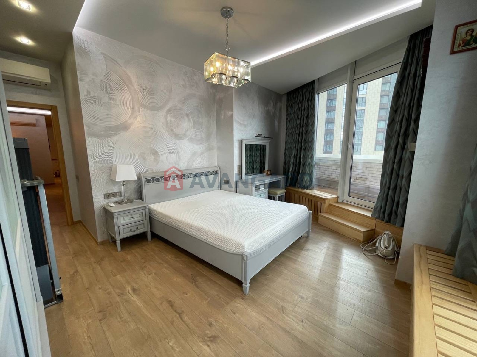 3 ��. ��������, 82/60/12 ��. �., 4/25 ������ ���� 7