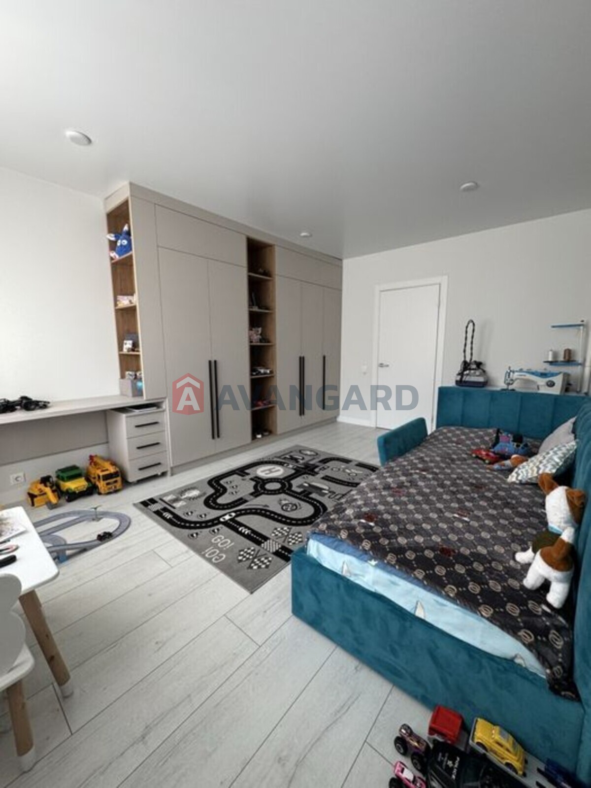 2 ��. ��������, 73/-/18 ��. �., 10/10 ������ ���� 4