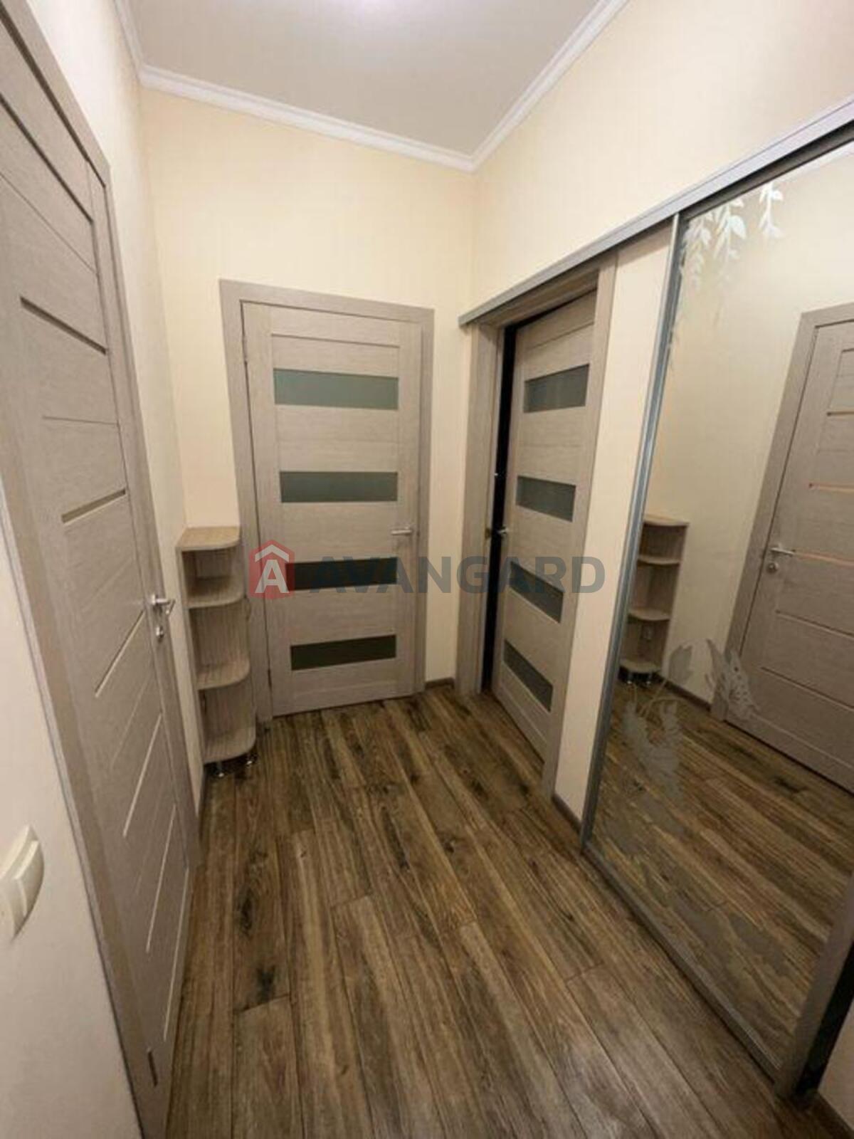 1 ��. ��������, 40/-/15 ��. �., 3/10 ������ ���� 4