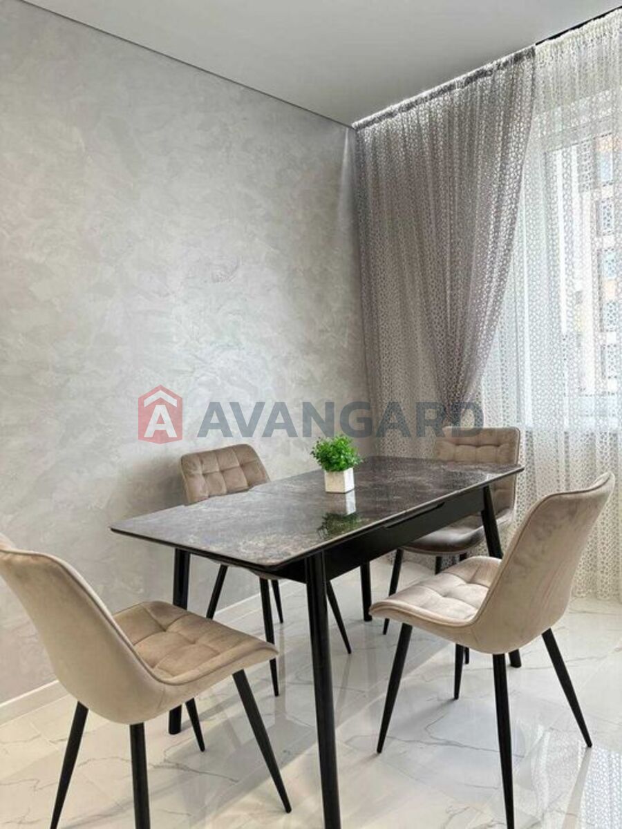 2 ��. ��������, 76/62/12 ��. �., 4/10 ������ ���� 8