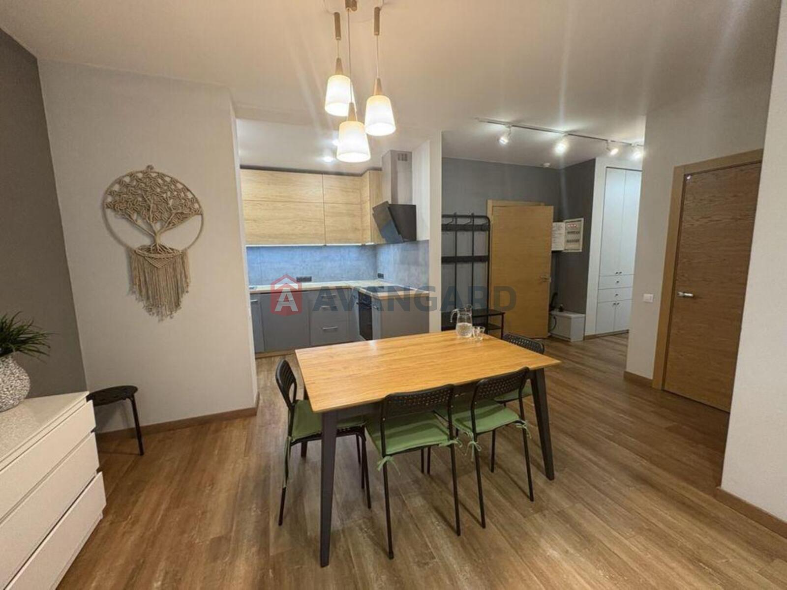 3 ����. ��������, 89/-/30 ��. �., 8/17 ���� ���� 3