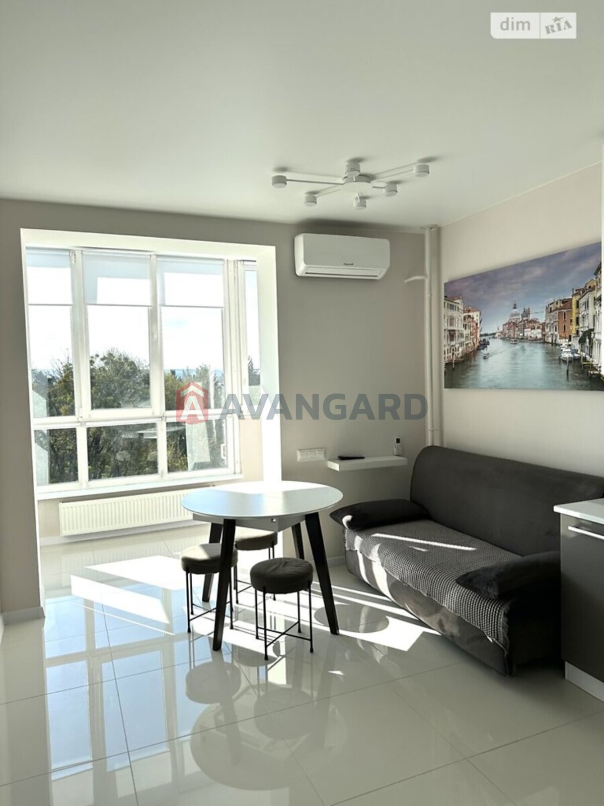 1 ��. ��������, 48/-/- ��. �., 7/10 ������ ���� 2