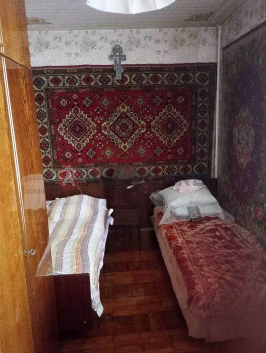 3 ��. ��������, 50/-/5 ��. �., 4/5 ������ ���� 7