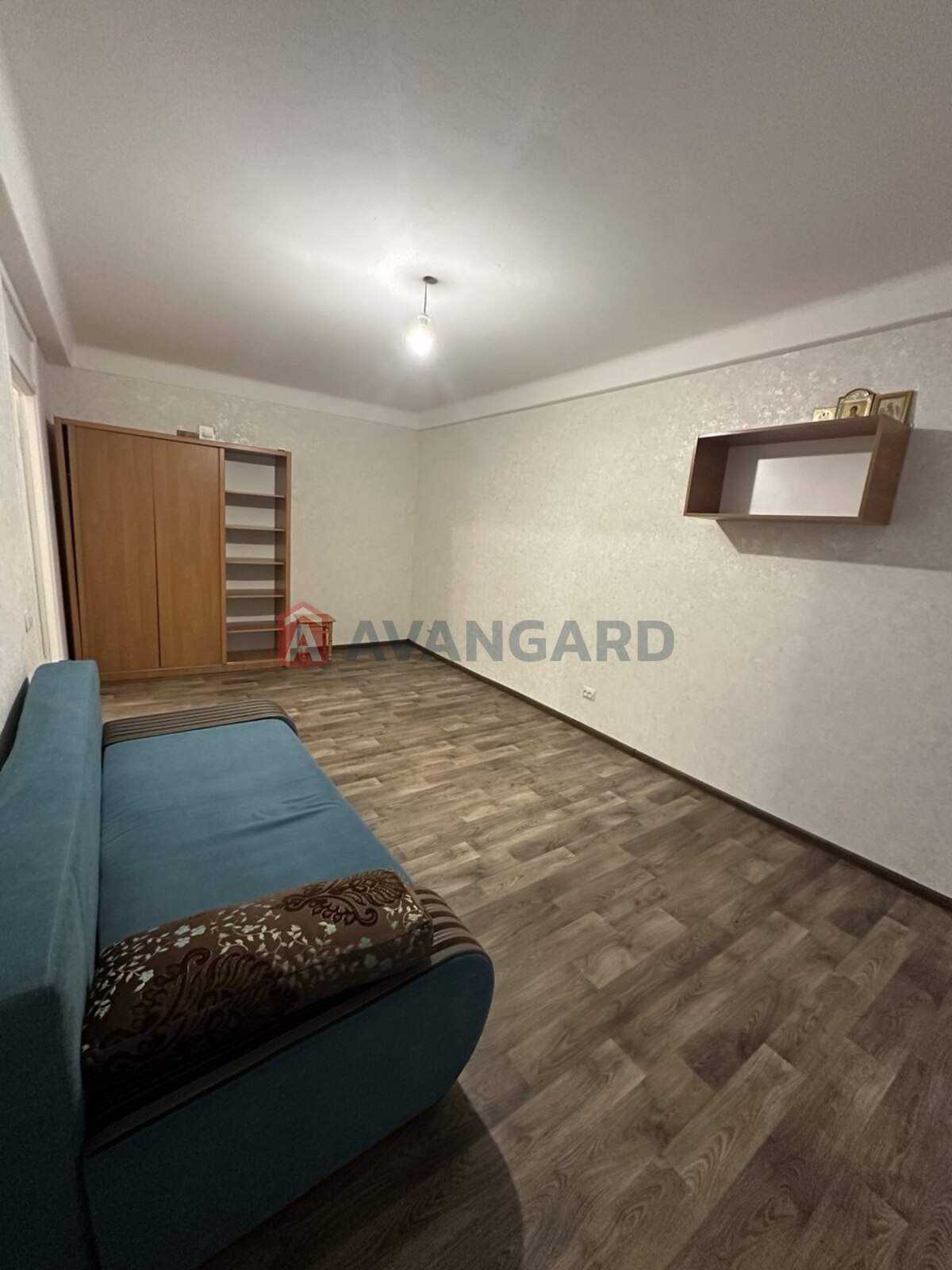 2 ��. ��������, 50/-/9 ��. �., 7/9 ������ ���� 12