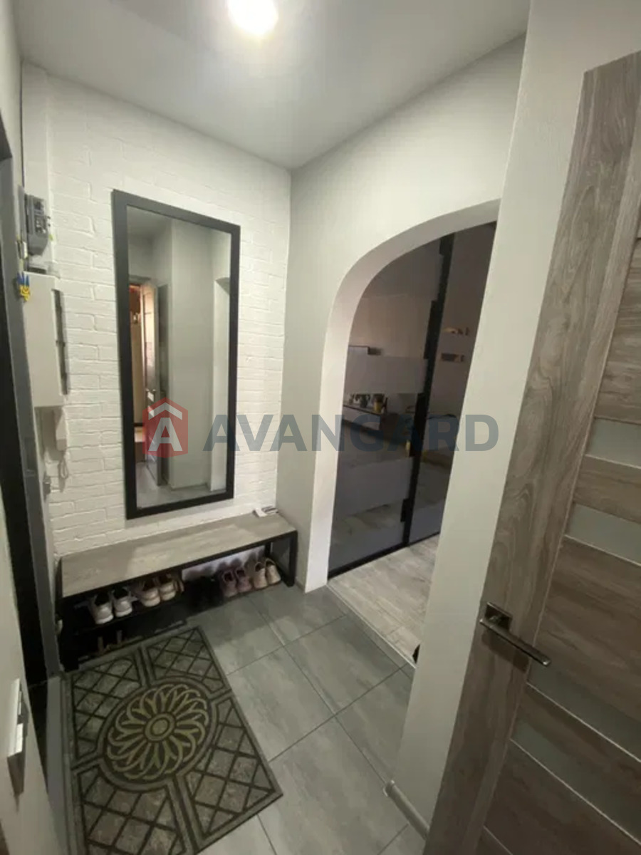 3 ����. ��������, 68/48/11 ��. �., 7/9 ���� ���� 2