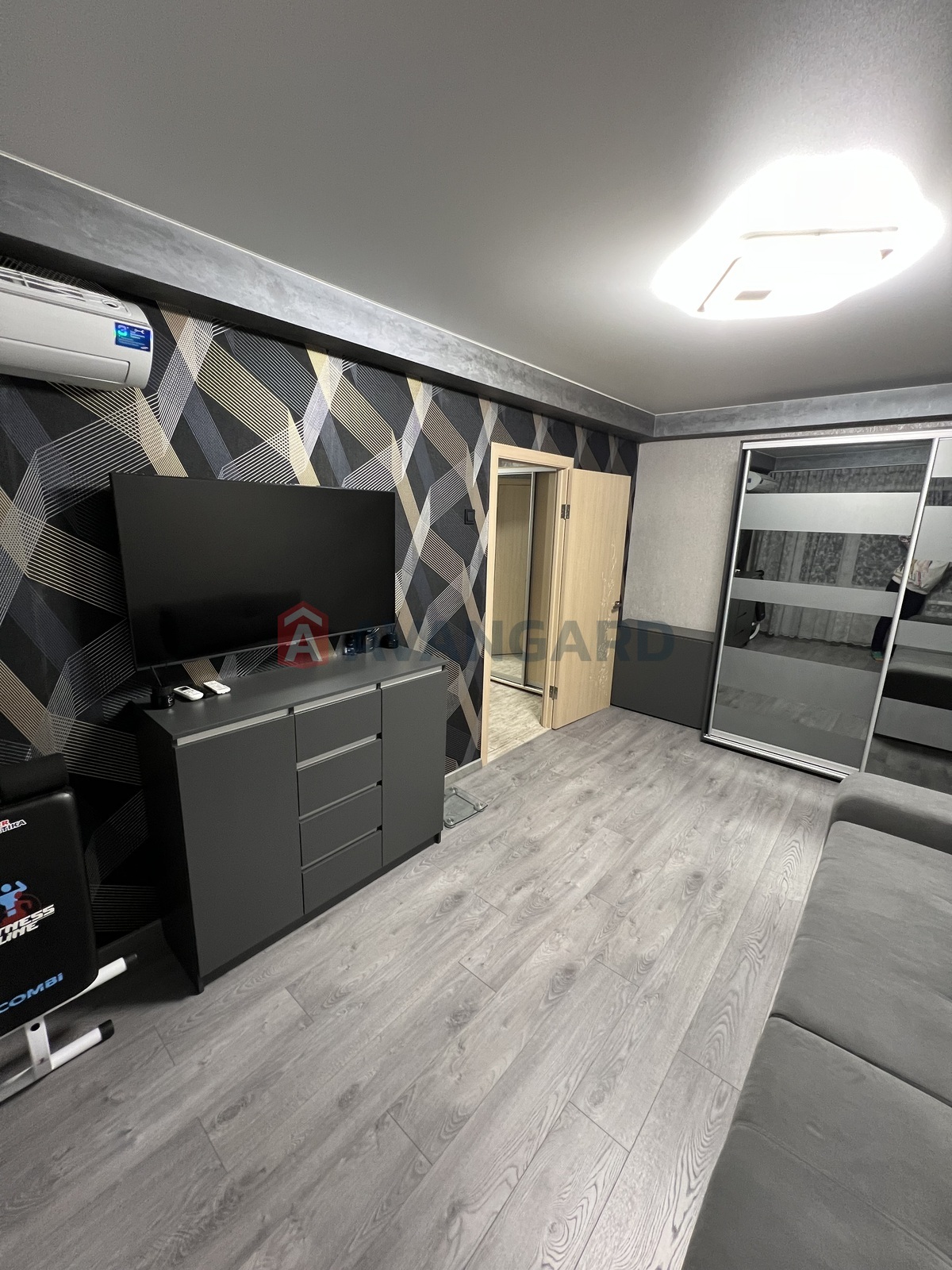 1 ����. ��������, 31,47/14,94/6,4 ��. �., 3/5 ���� ���� 6