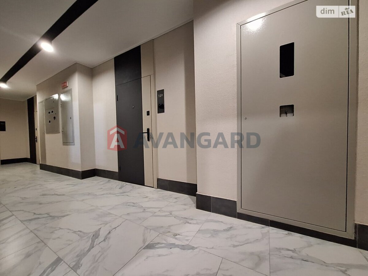 1 ��. ��������, 34/-/- ��. �., 23/25 ������ ���� 18