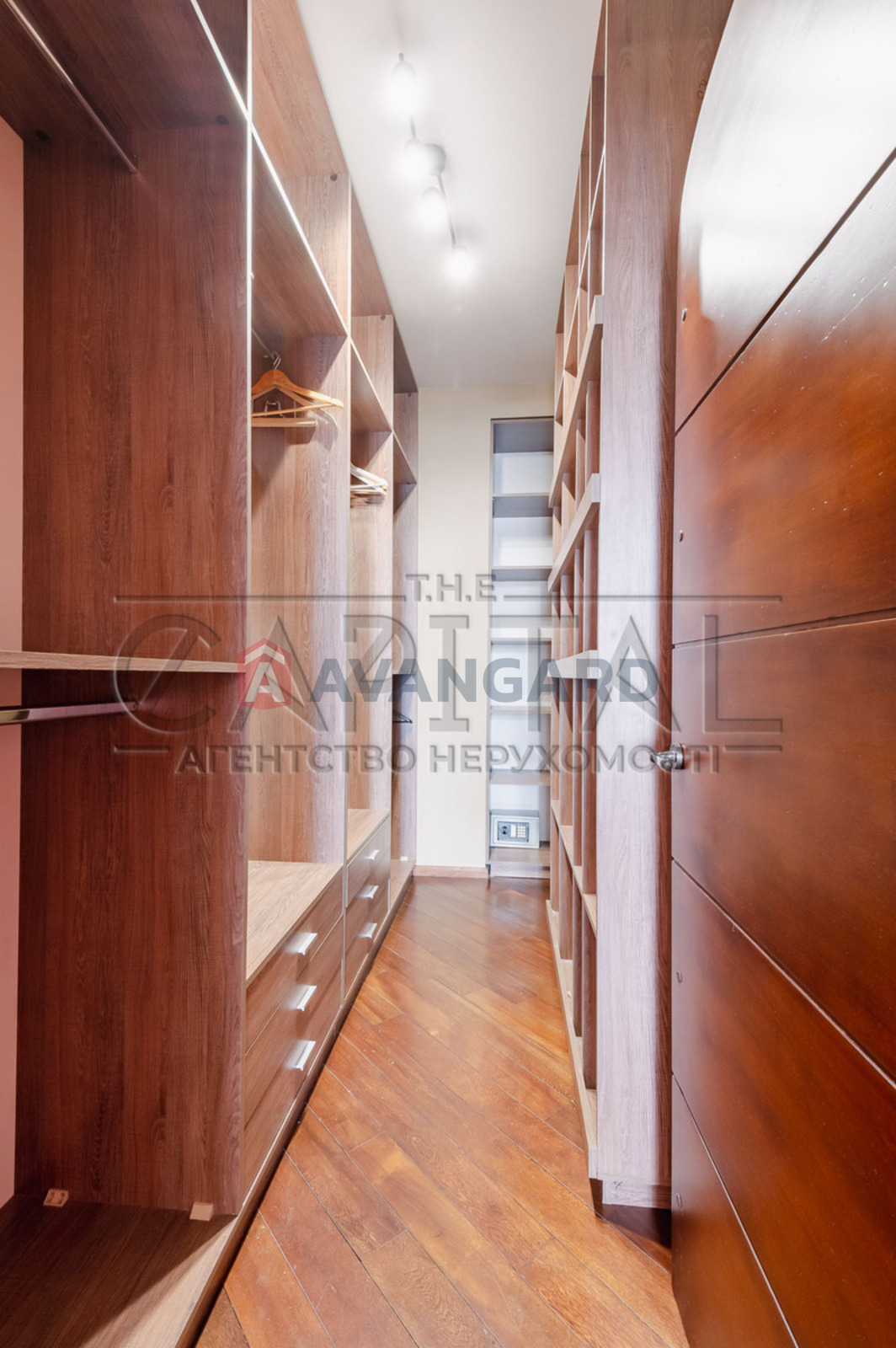 4 ��. ��������, 160/80/40 ��. �., 8/25 ������ ���� 22