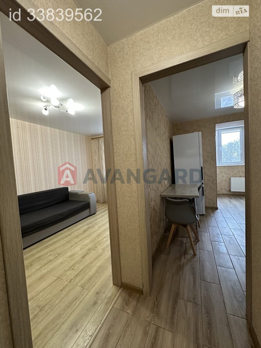 1 ����. ��������, 38/17/12 ��. �., 3/10 ���� ���� 11