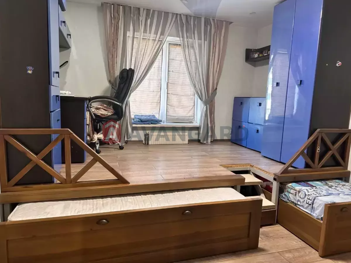 3 ��. ��������, 77/43/10 ��. �., 2/4 ������ ���� 9