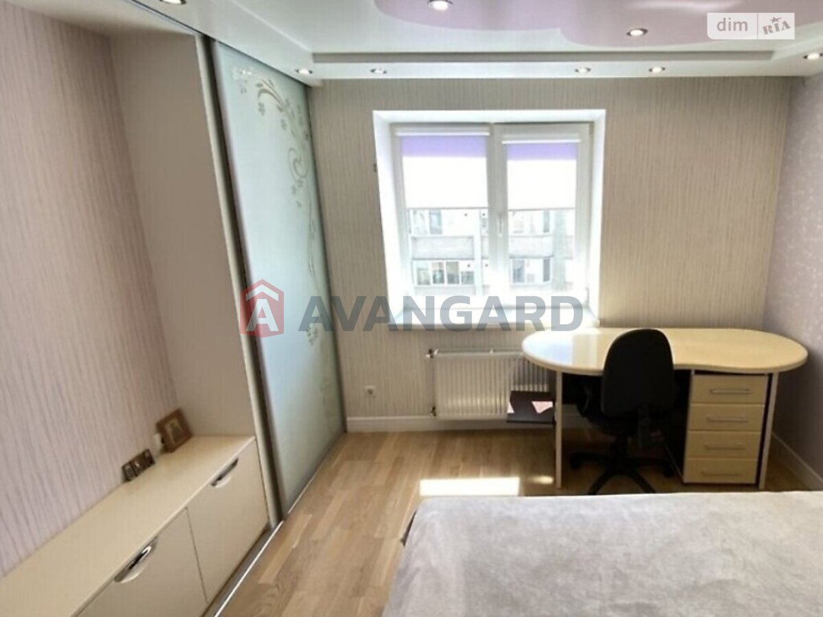 3 ��. ��������, 95/52/10 ��. �., 4/5 ������ ���� 15