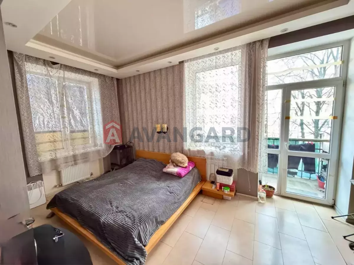 3 ��. ��������, 68/42/8 ��. �., 2/4 ������ ���� 4