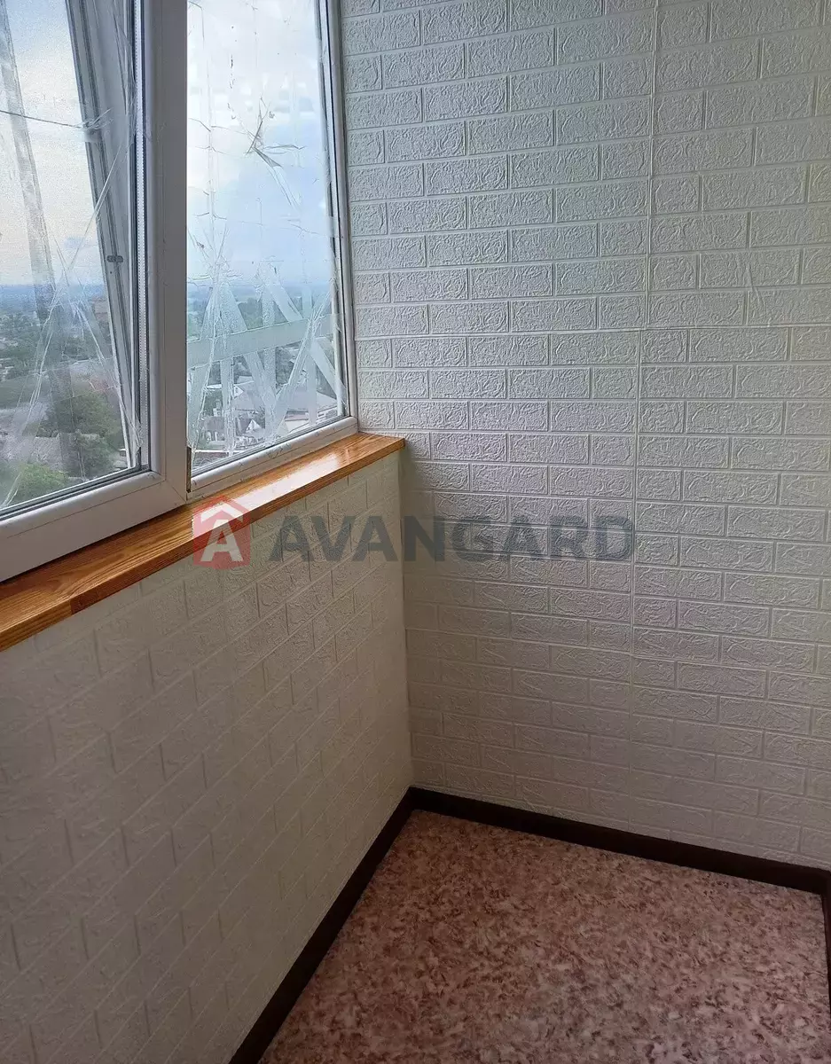 3 ��. ��������, 68/38/9 ��. �., 9/10 ������ ���� 28