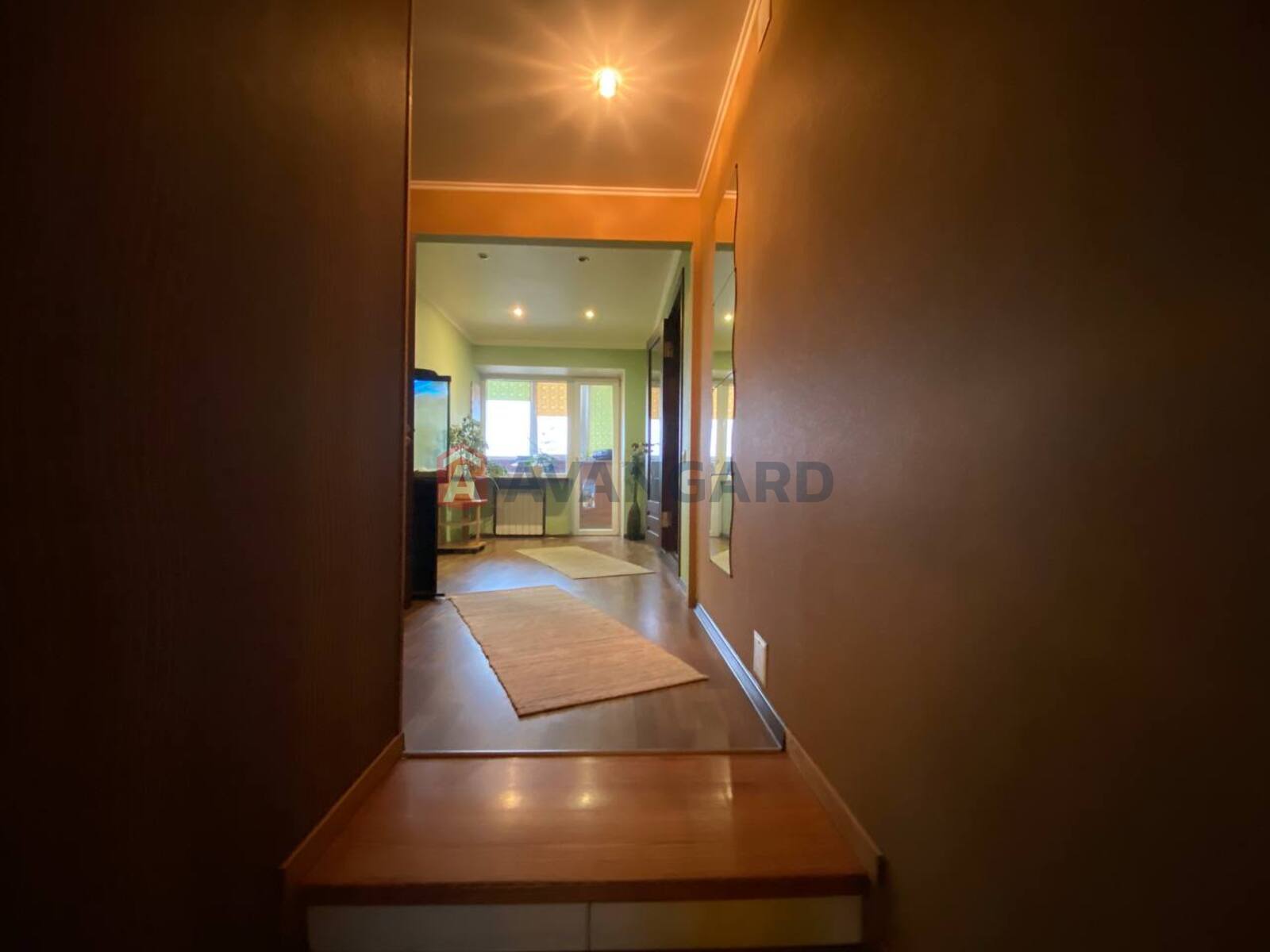 3 ��. ��������, 93,44/32,2/28,4 ��. �., 6/13 ������ ���� 16