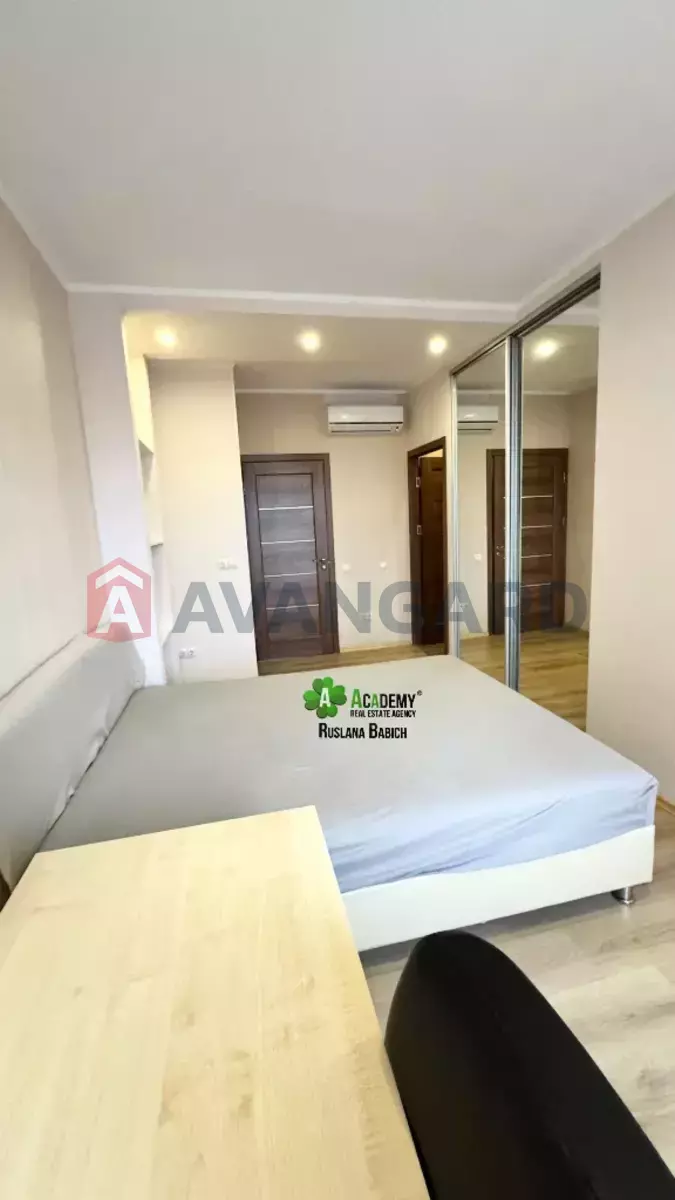 3 ��. ��������, 70/29/20 ��. �., 15/21 ������ ���� 8