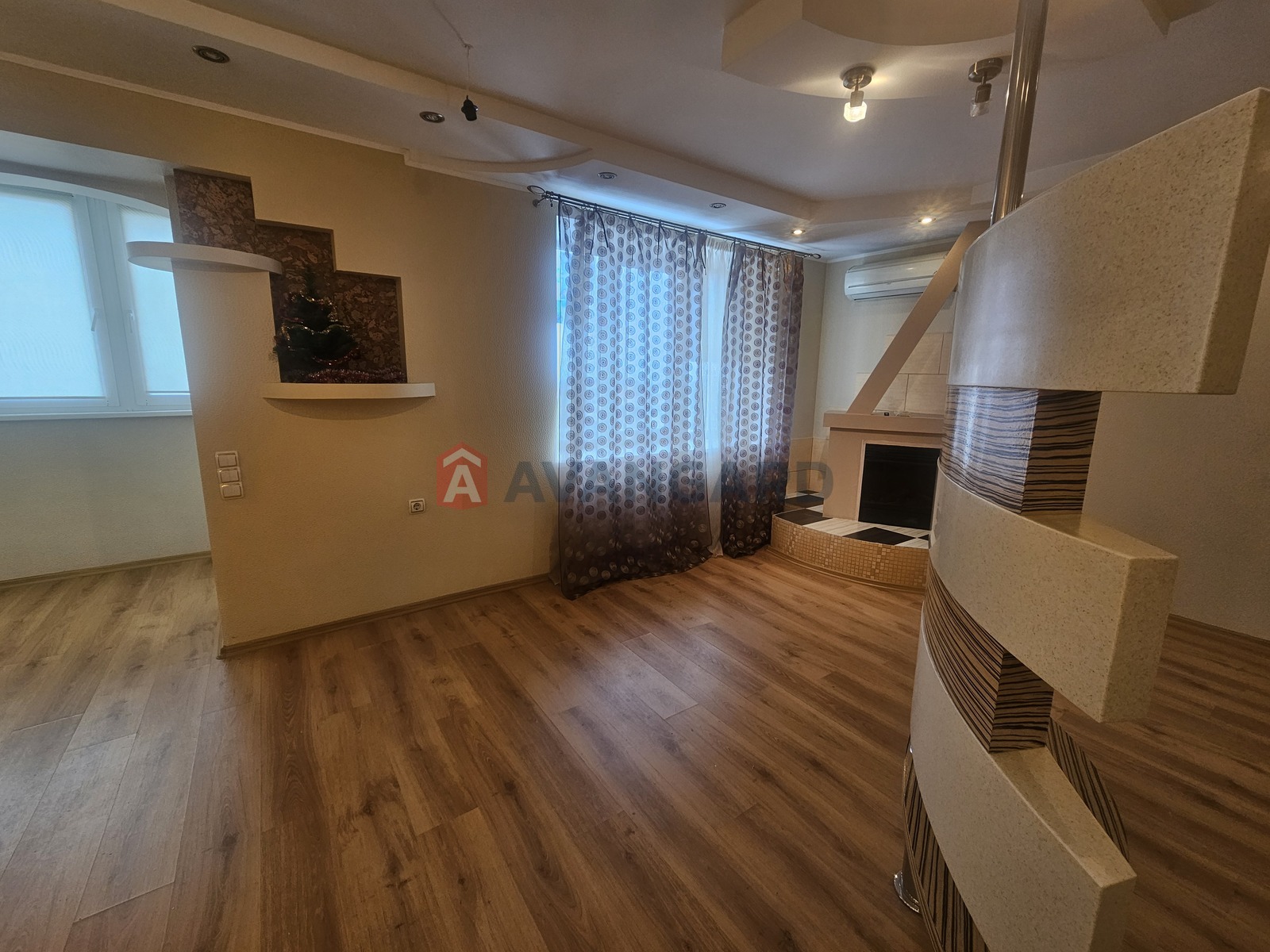 3 ��. ��������, 99/42/34 ��. �., 8/9 ������ ���� 12