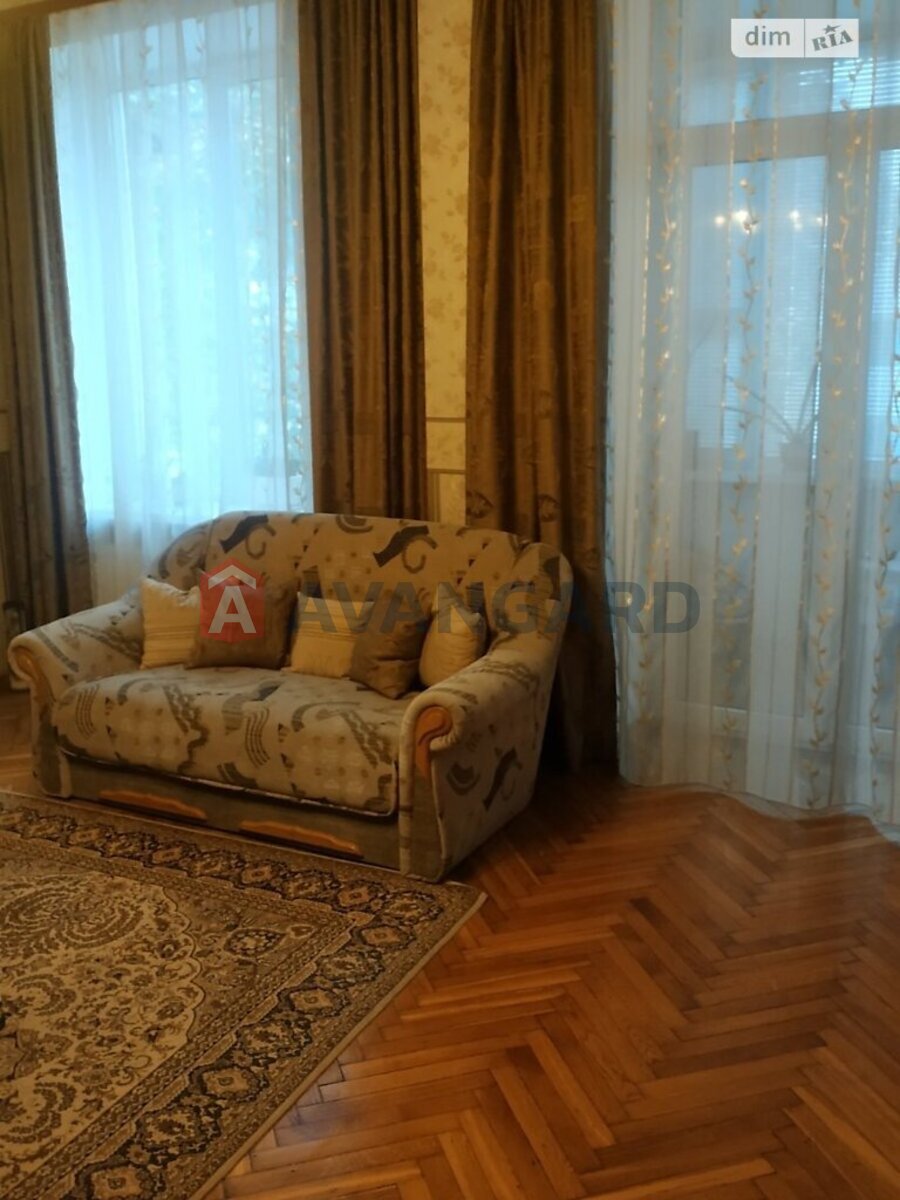 3 ����. ��������, 92.9/60.8/15.1 ��. �., 3/4 ���� ���� 4