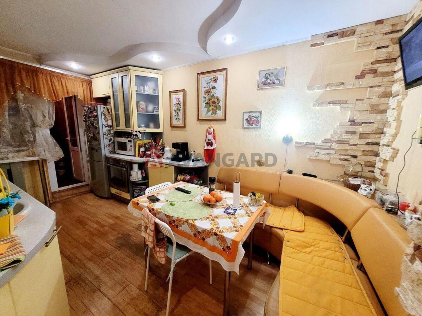 4 ��. ��������, 100/55/11 ��. �., 14/23 ������ ���� 7