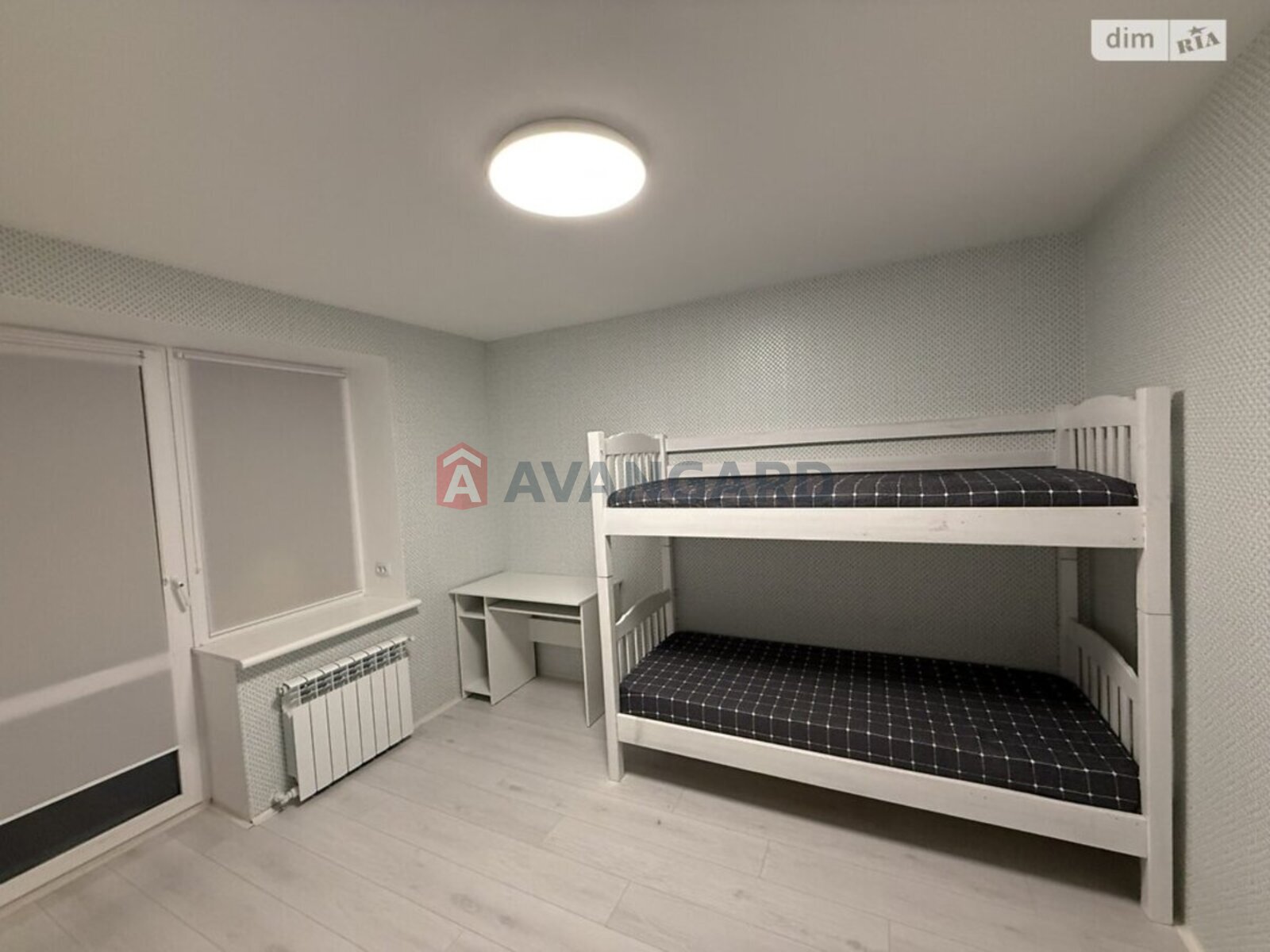 3 ��. ��������, 95/-/- ��. �., 9/10 ������ ���� 3