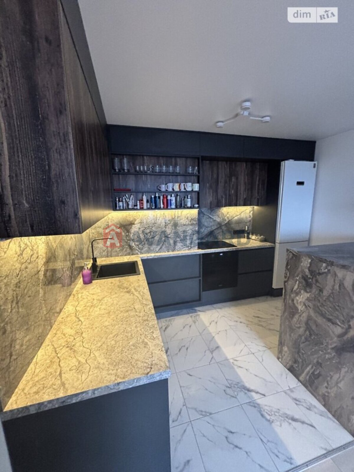 1 ��. ��������, 38/-/- ��. �., 5/5 ������ ���� 8