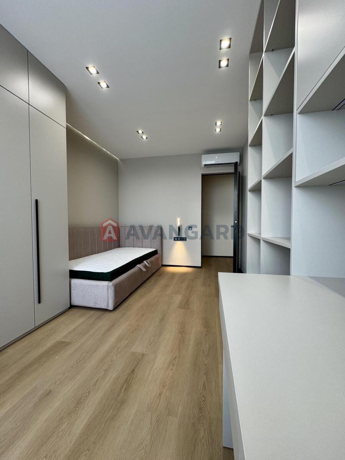 3 ��. ��������, 76/27/25 ��. �., 17/26 ������ ���� 14