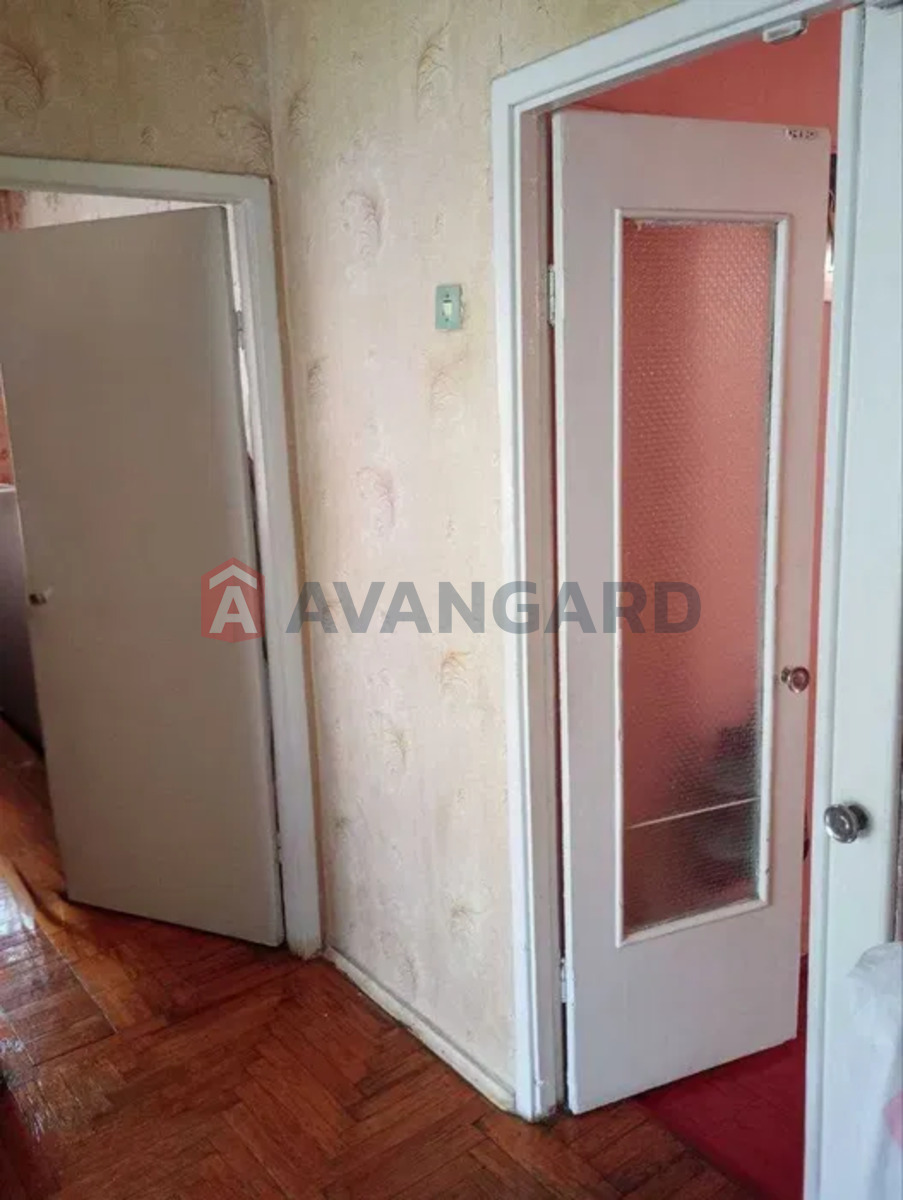 3 ��. ��������, 50/-/5 ��. �., 4/5 ������ ���� 6