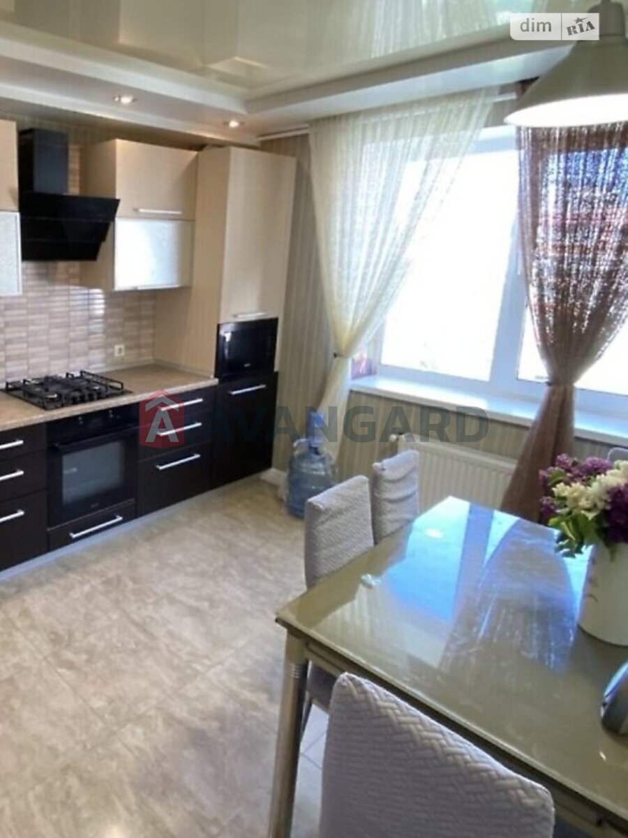 3 ��. ��������, 95/52/10 ��. �., 4/5 ������ ���� 21