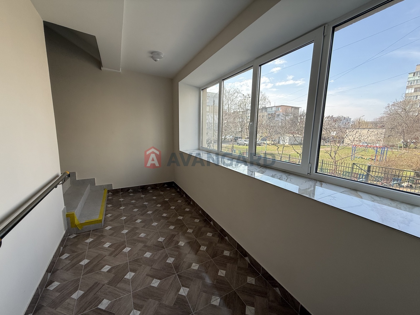 1 ��. ��������, 39,2/17,6/6.3 ��. �., 6/9 ������ ���� 7