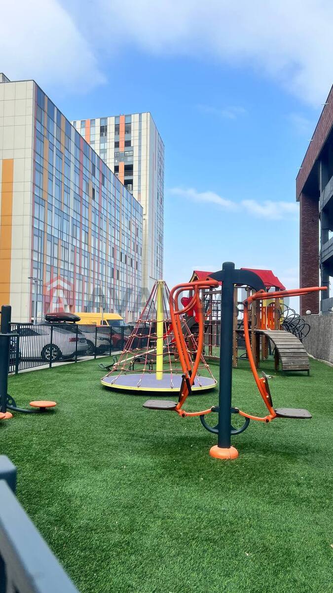 3 ��. ��������, 100/-/- ��. �., 4/5 ������ ���� 12