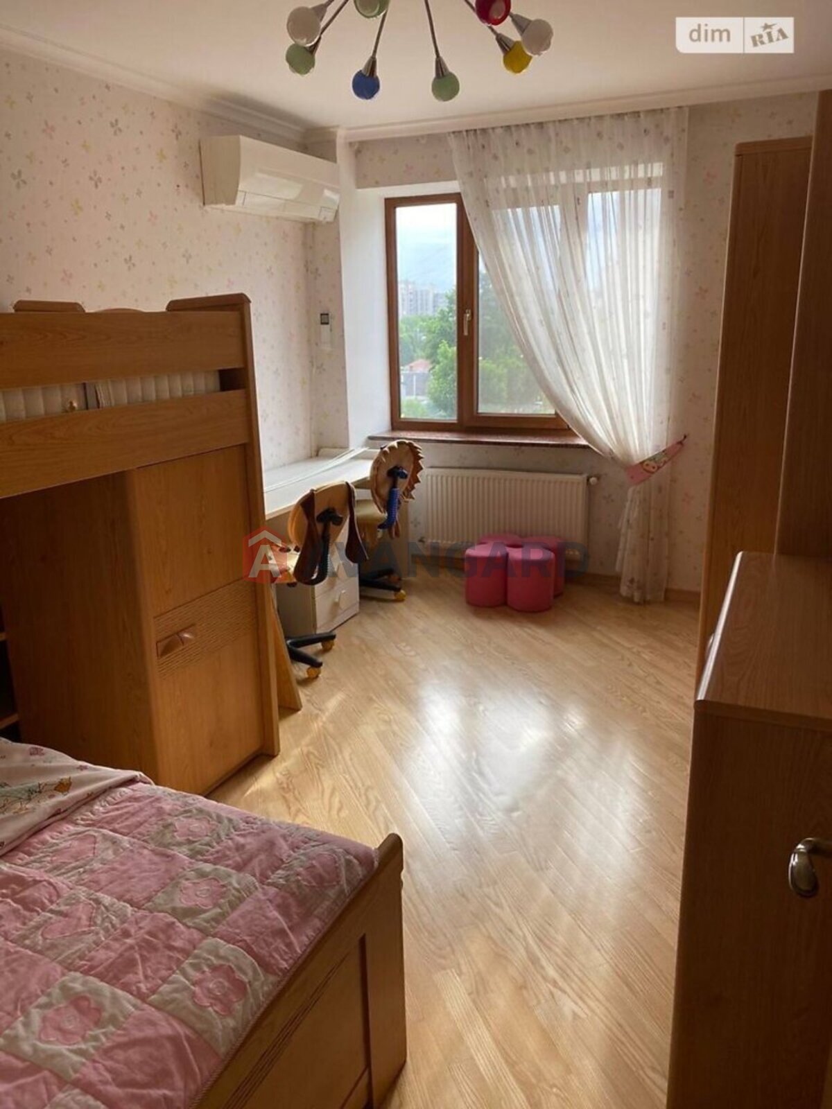 4 ��. ��������, 120/-/- ��. �., 4/11 ������ ���� 15