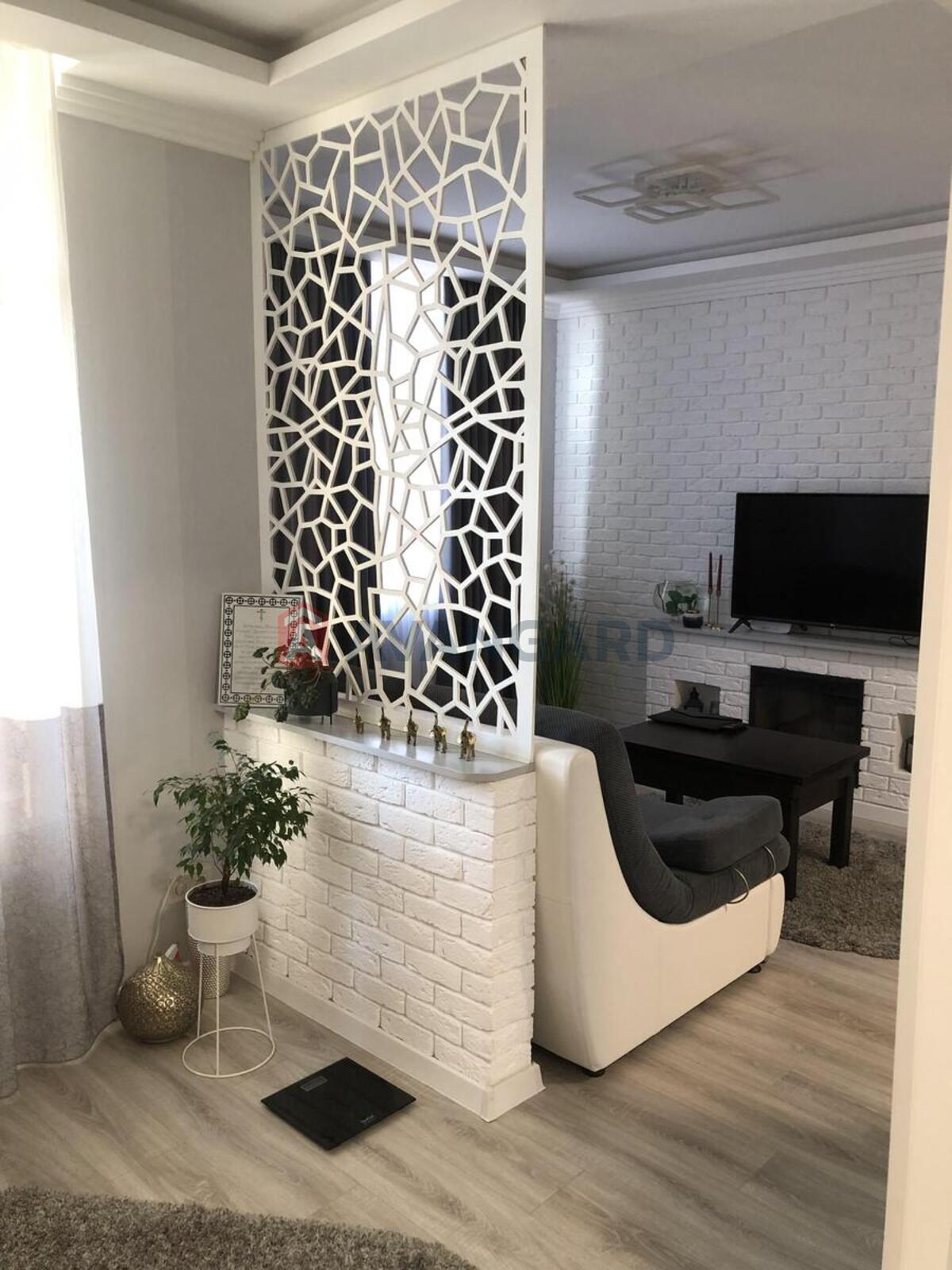 1 ��. ��������, 46/30/12 ��. �., 16/24 ������ ���� 1