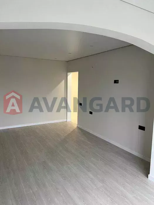 1 ��. ��������, 50/-/15 ��. �., 9/10 ������ ���� 6