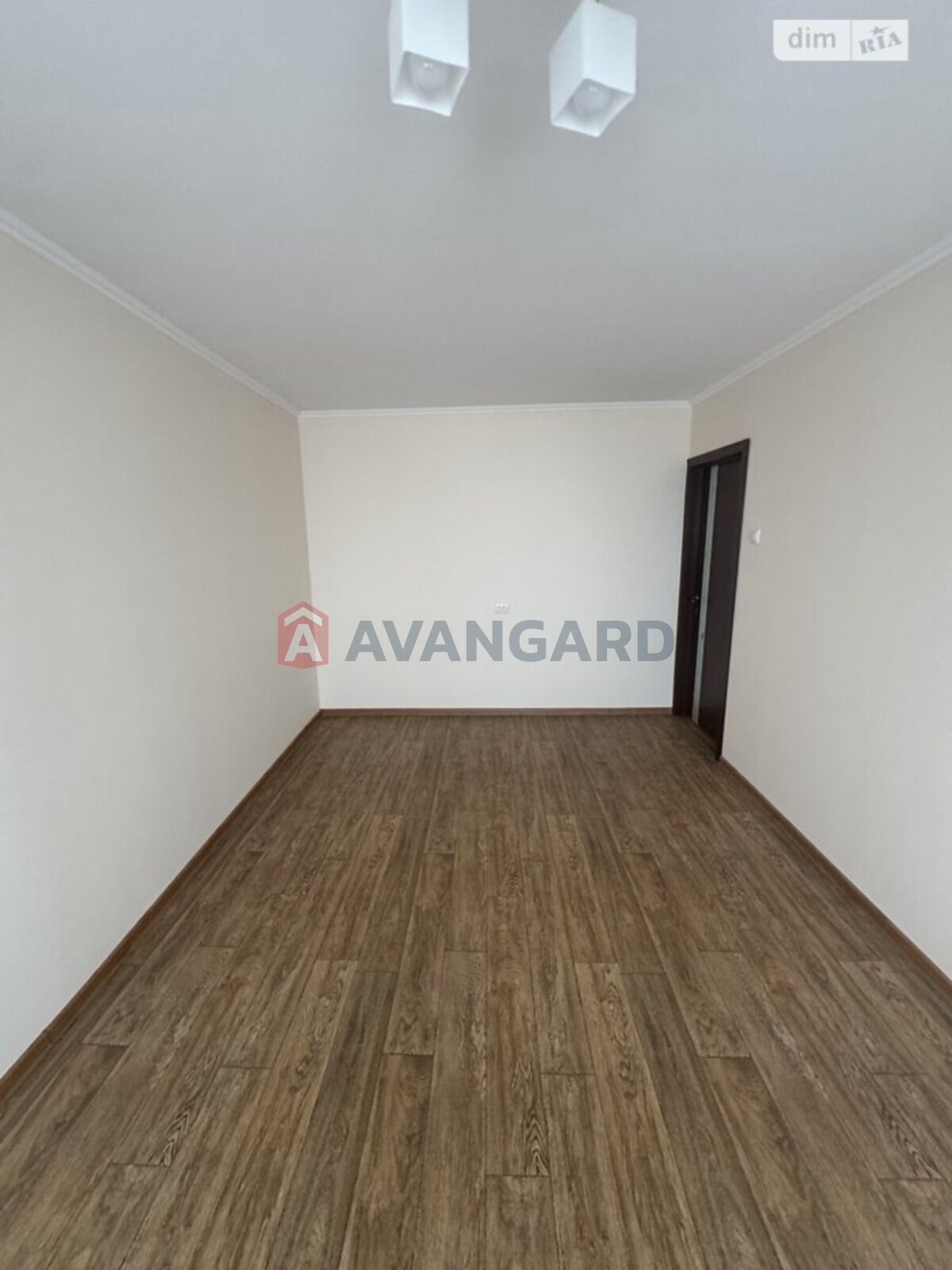 3 ����. ��������, 64/45/8 ��. �., 5/10 ���� ���� 30