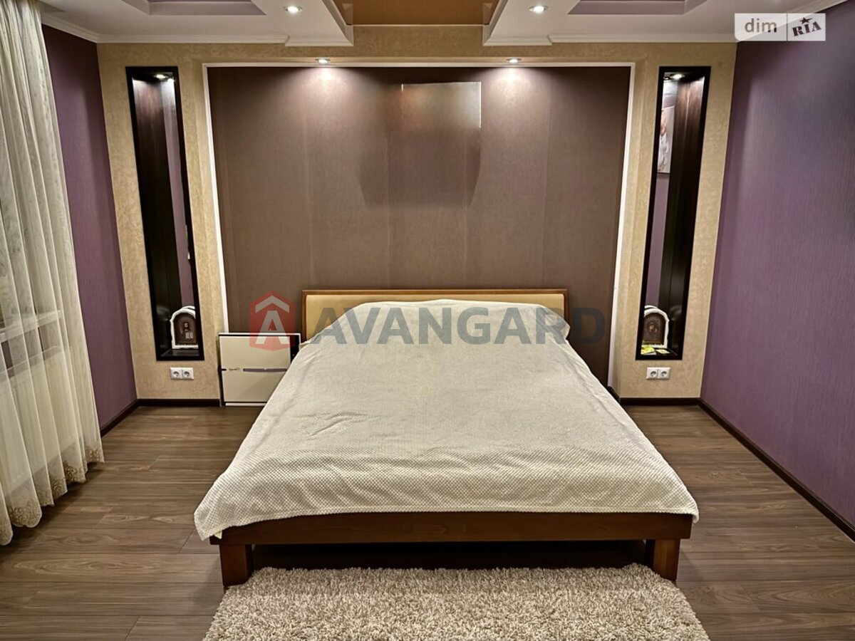 3 ��. ��������, 93/53/35 ��. �., 4/5 ������ ���� 20