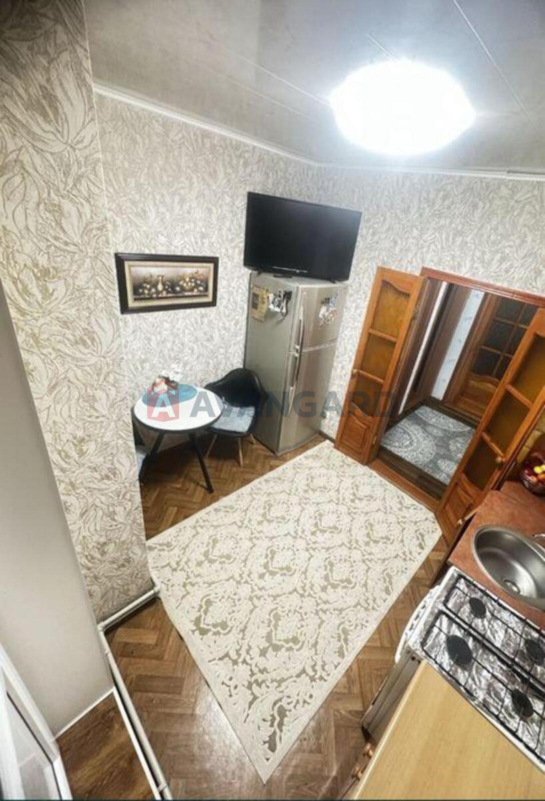 2 ��. ��������, 47/-/8 ��. �., 3/5 ������ ���� 4