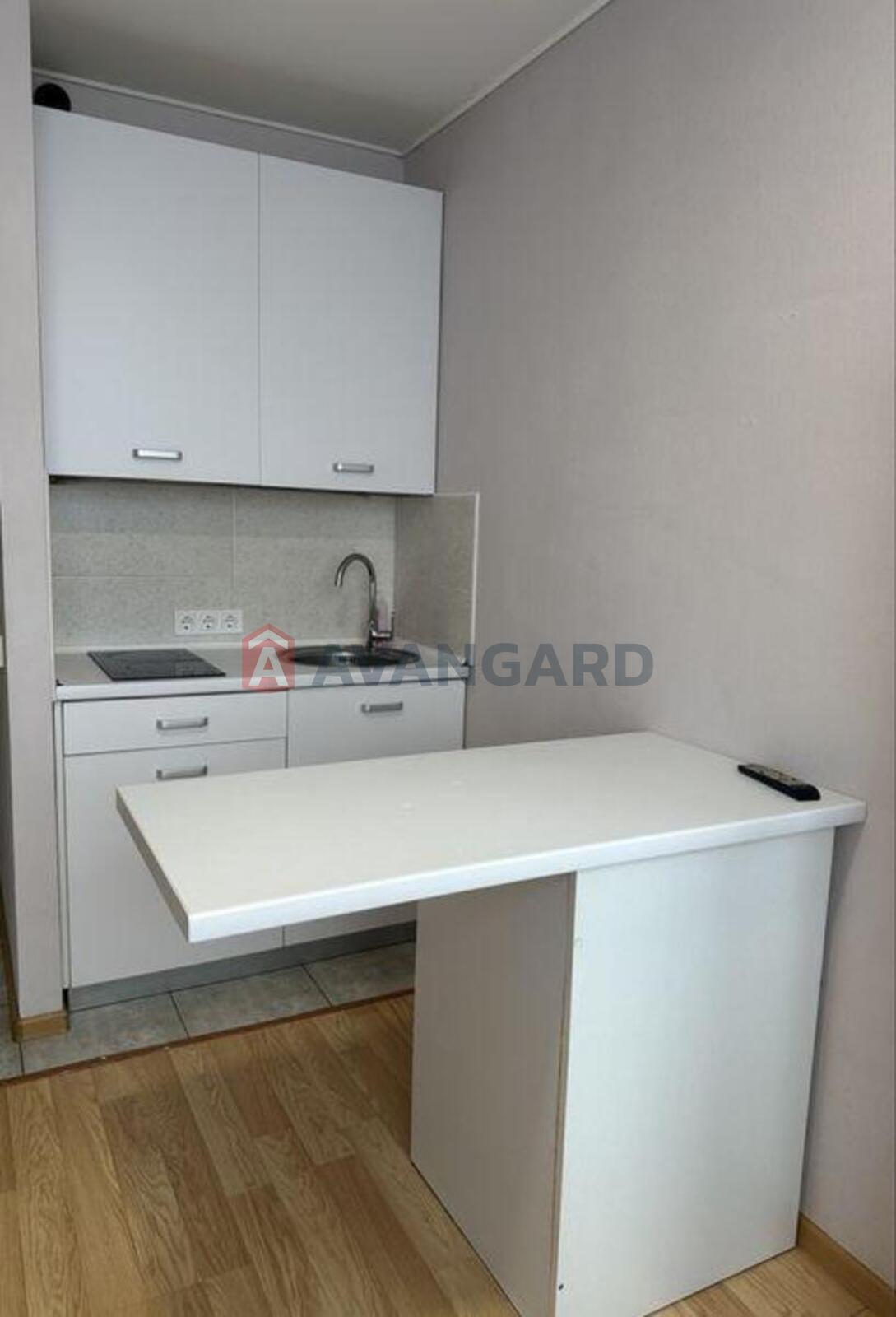 1 ��. ��������, 18/-/10 ��. �., 9/13 ������ ���� 1