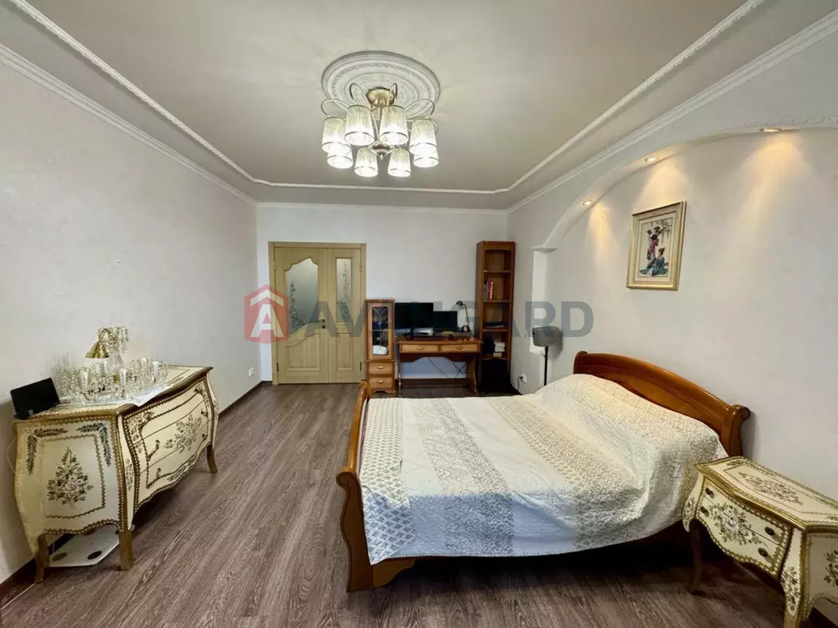 2 ��. ��������, 63/-/27 ��. �., 6/10 ������ ���� 4